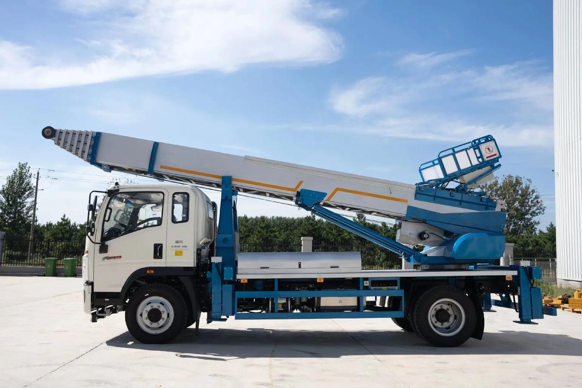 上高县云梯上料车租赁费用